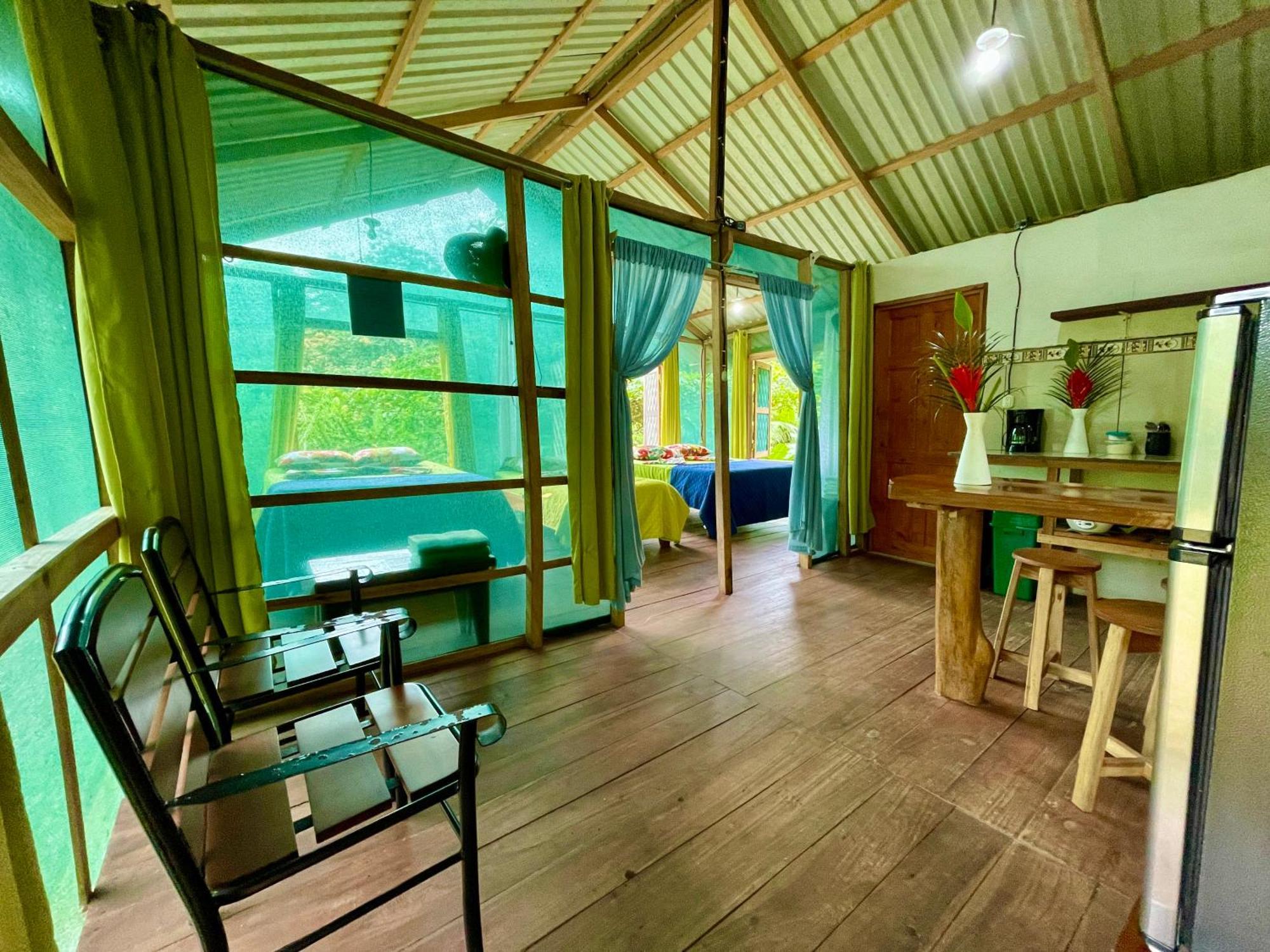 Alouatta Lodge And Canopy Cahuita Eksteriør bilde
