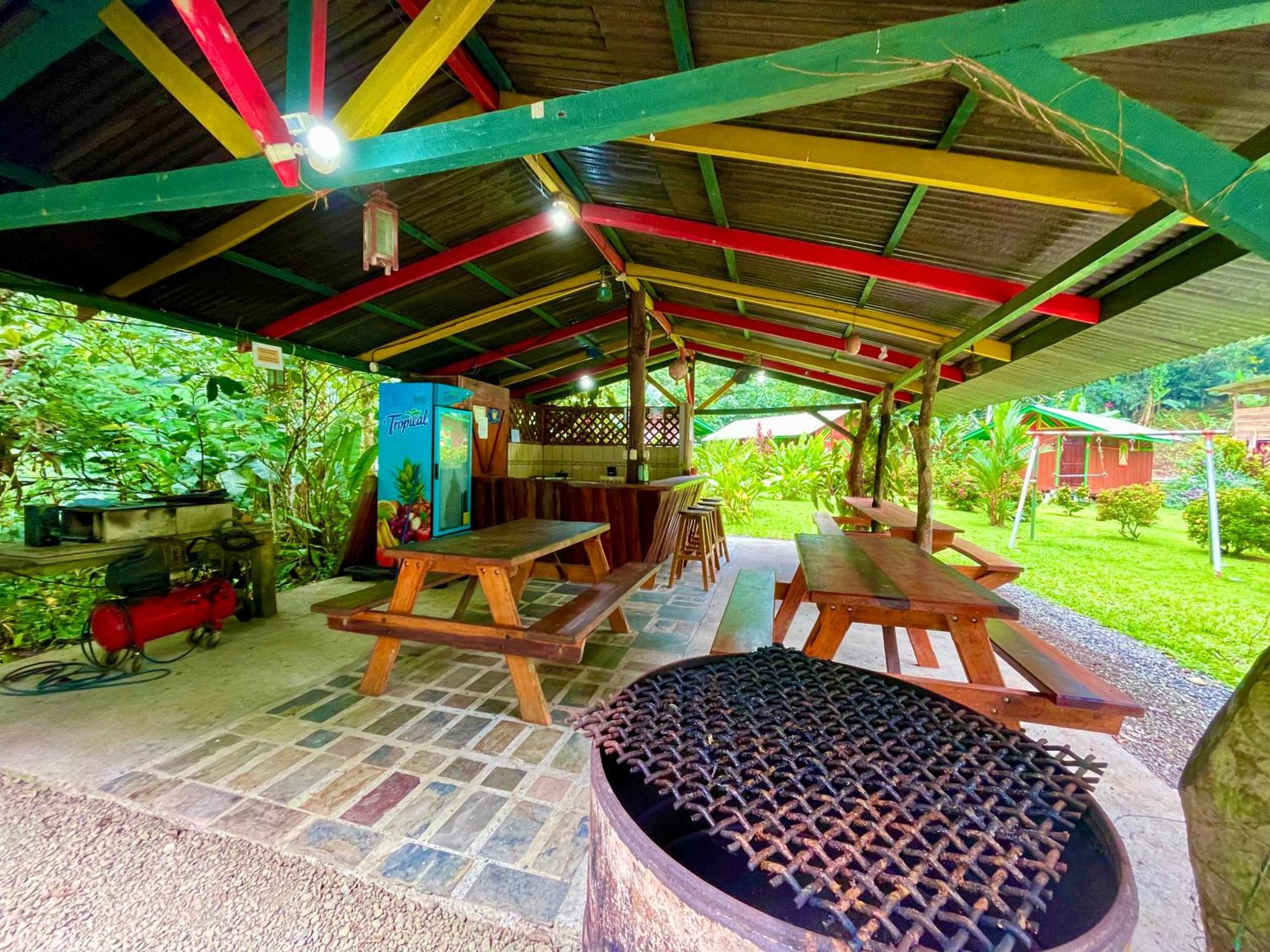 Alouatta Lodge And Canopy Cahuita Eksteriør bilde