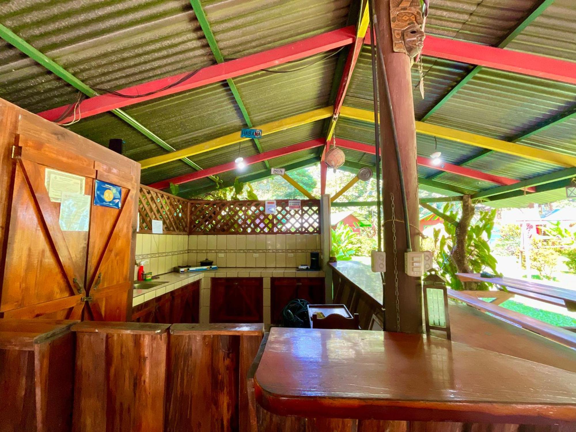 Alouatta Lodge And Canopy Cahuita Eksteriør bilde
