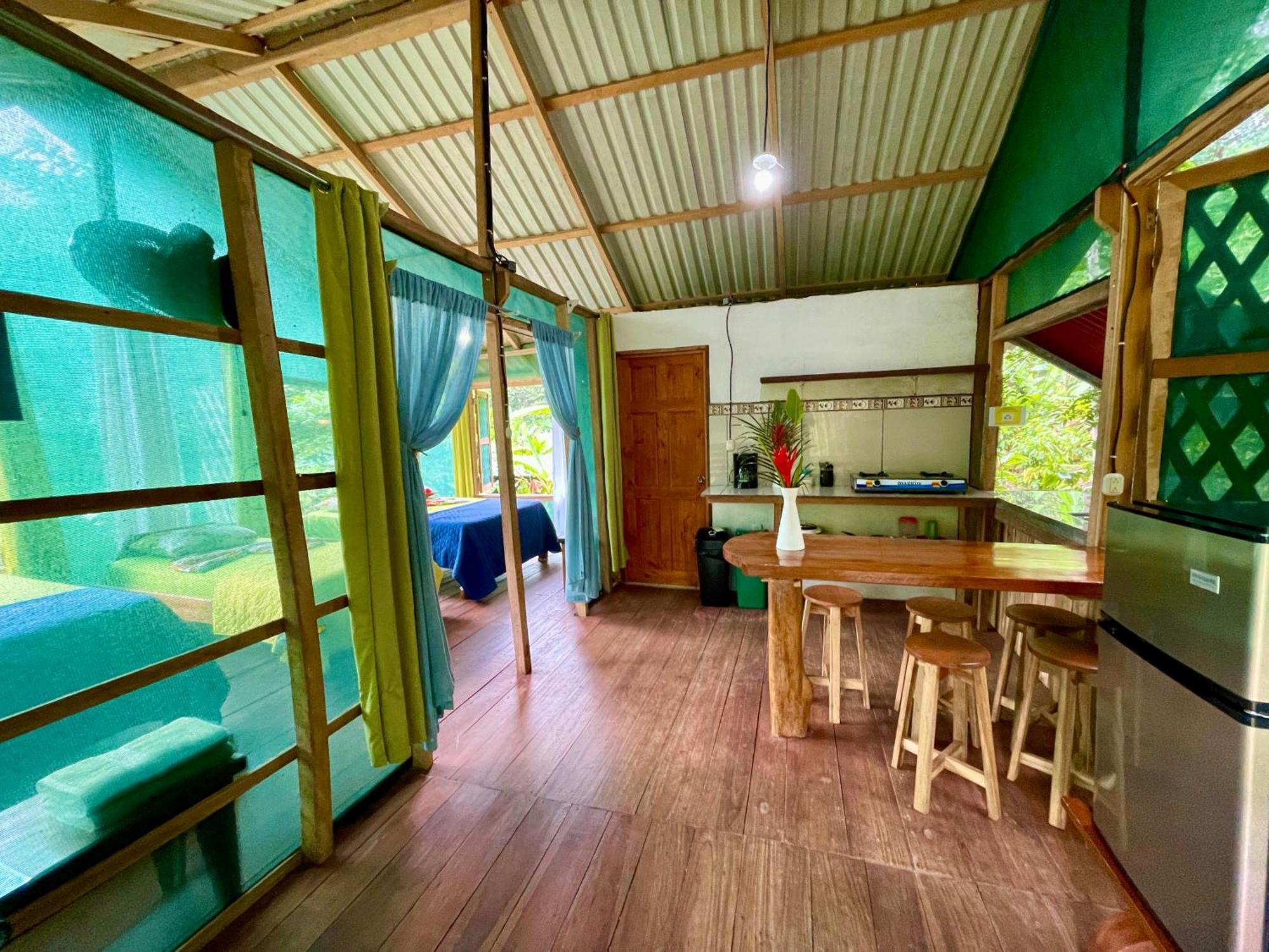 Alouatta Lodge And Canopy Cahuita Eksteriør bilde