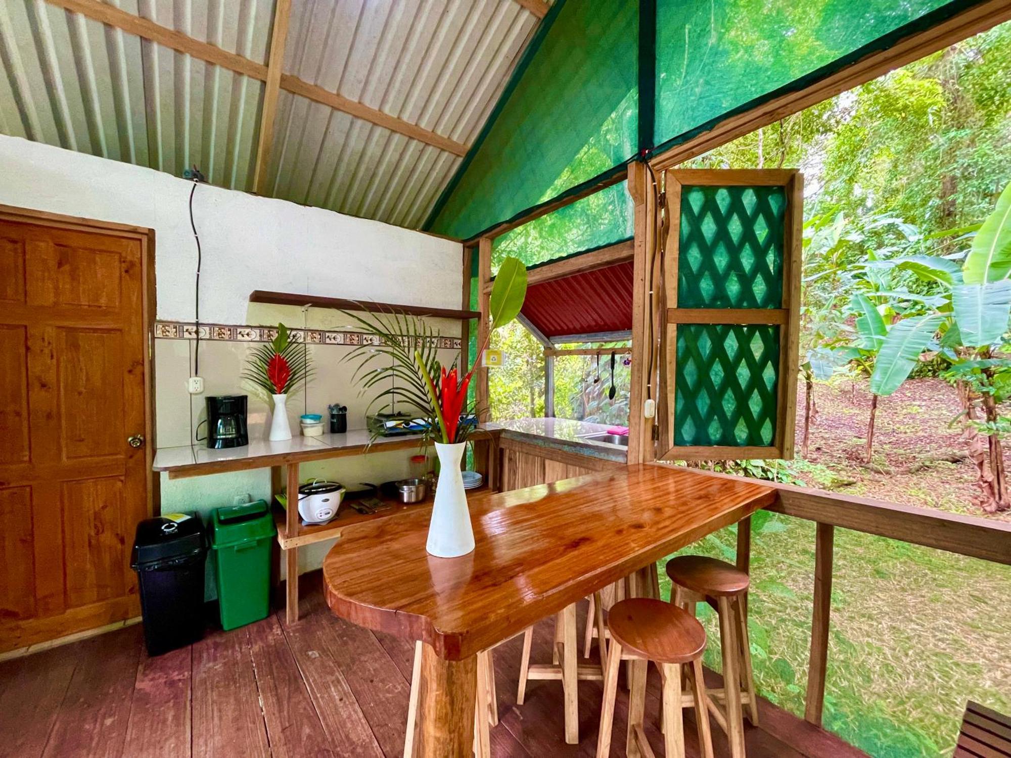 Alouatta Lodge And Canopy Cahuita Eksteriør bilde