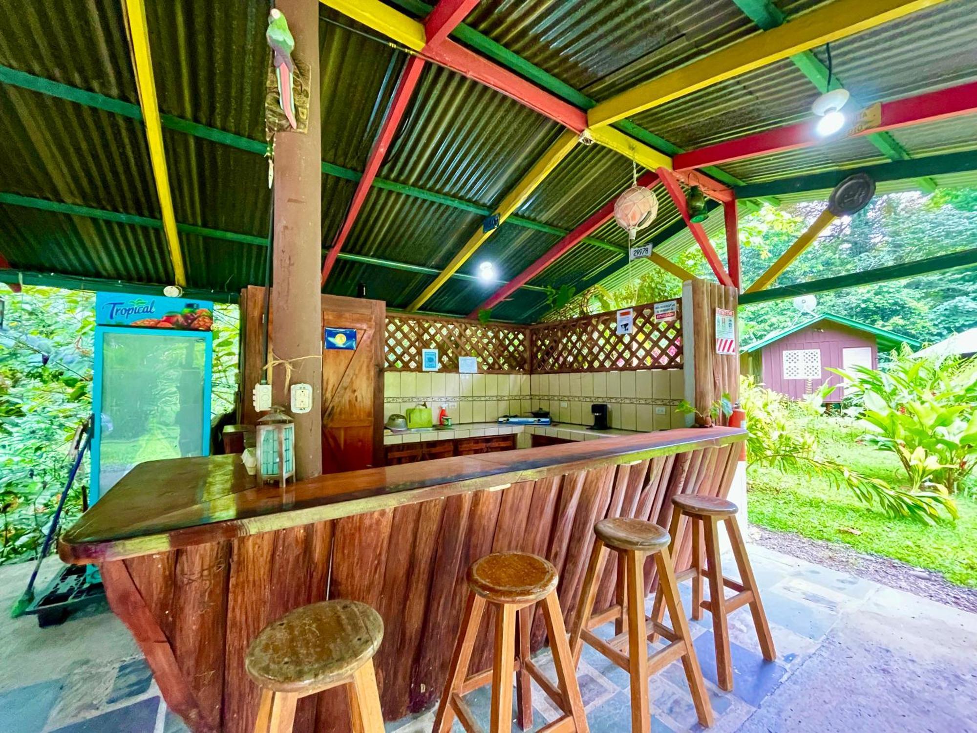 Alouatta Lodge And Canopy Cahuita Eksteriør bilde